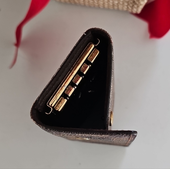 Louis Vuitton Checkered Brown Key Holder, All Key Holders In Place - Picture 6 of 7